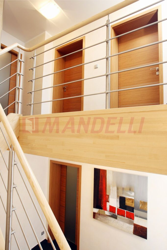 Pohled na zábradlí galerie