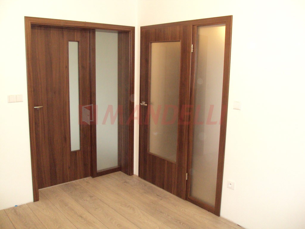 Jednokřídlé dveře otočné na boční světlík