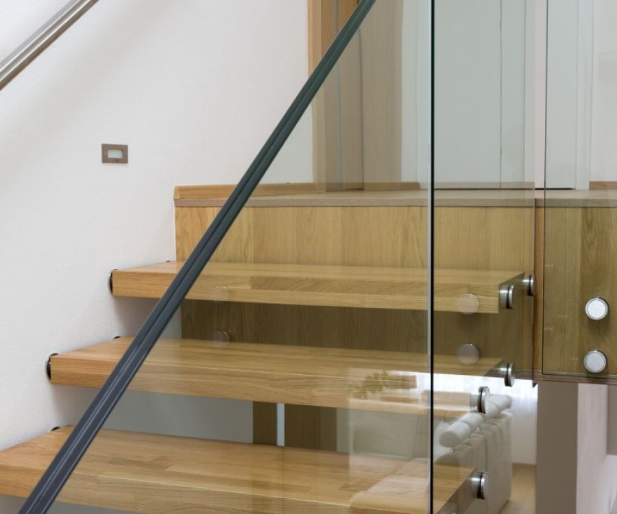 Detail celoskleněného zábradlí VV SKLO