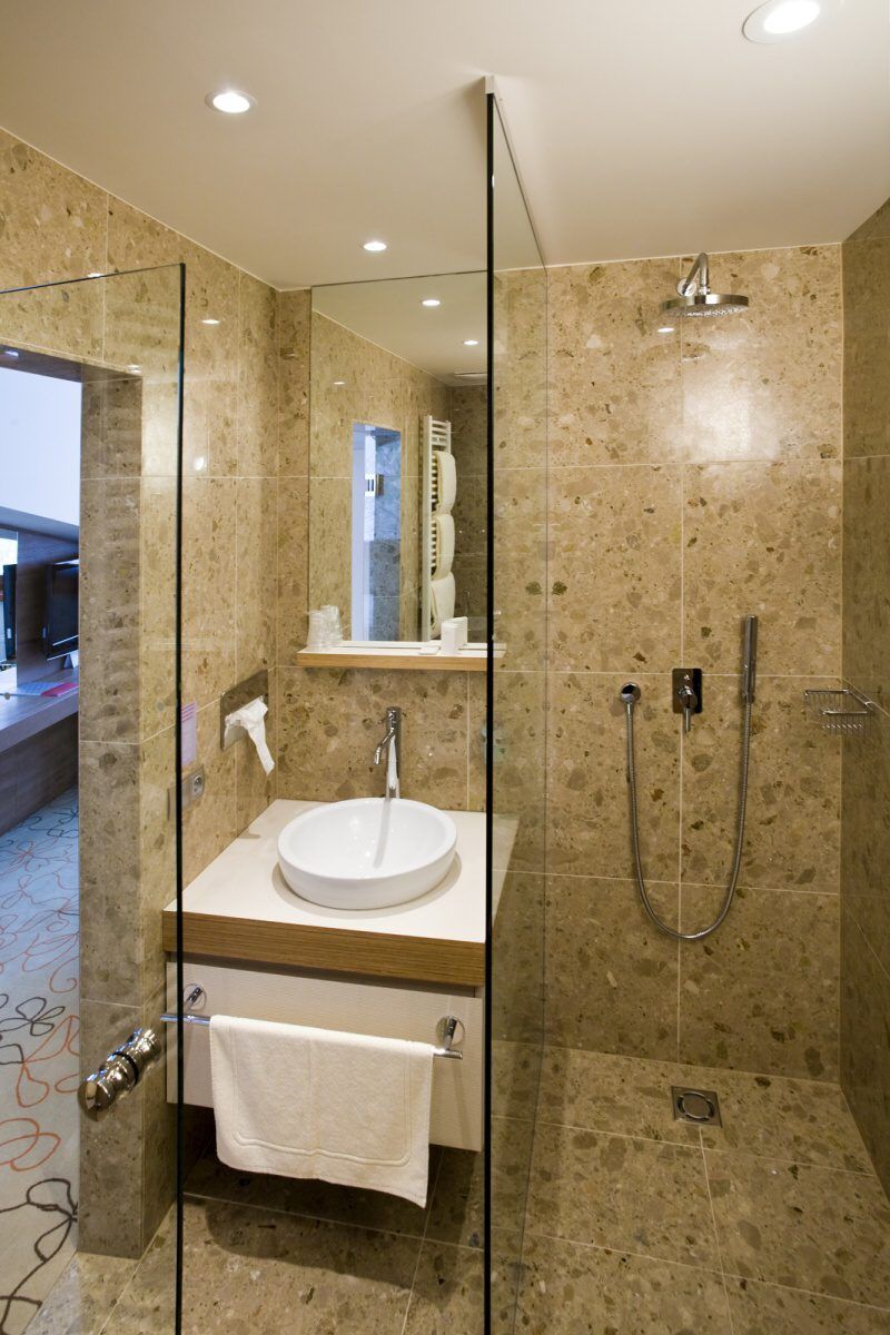 Celoskleněná sprcha VV SKLO